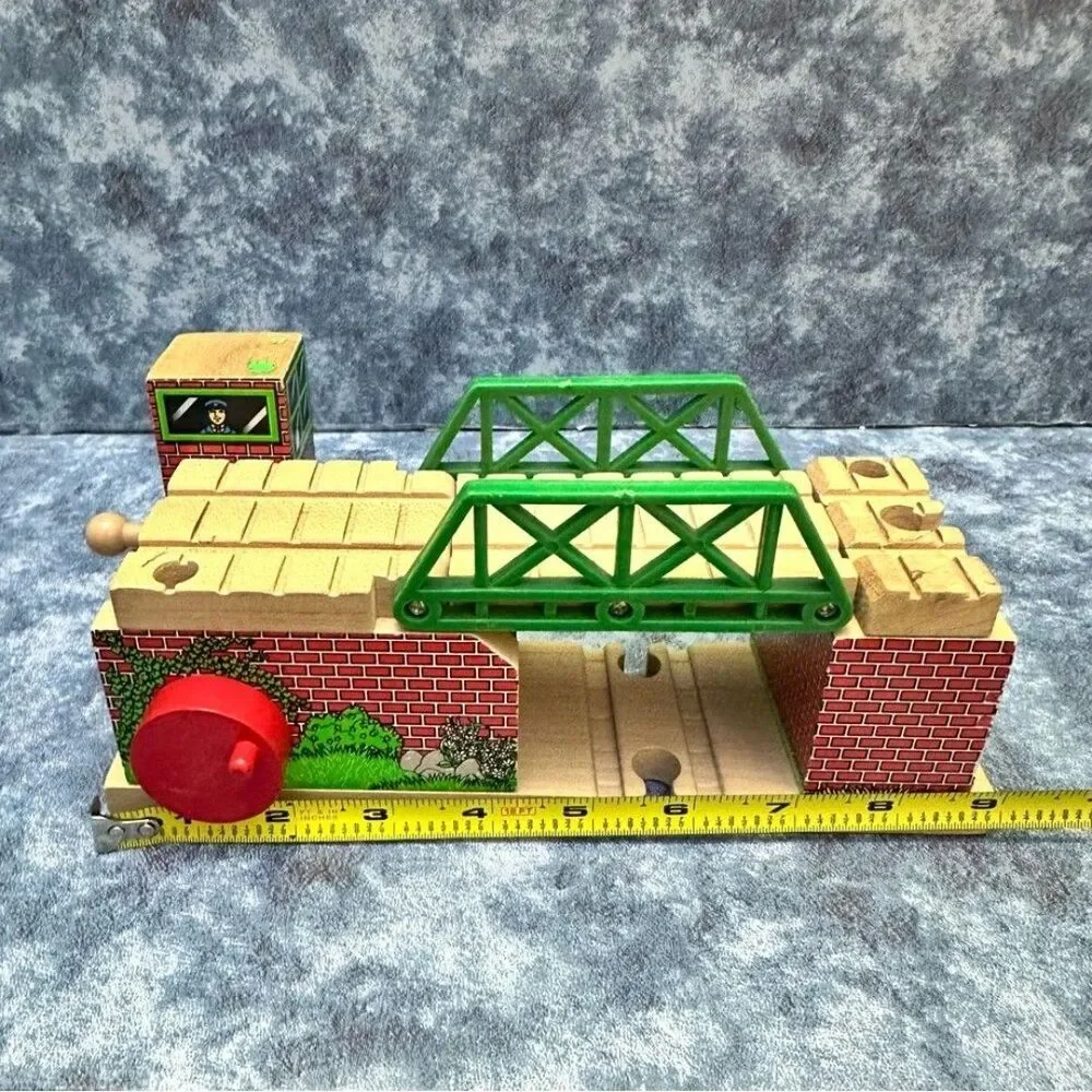 Thomas & Friends Wooden Train Bridge Lifting with Details RETIRED